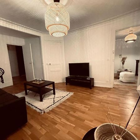 Chic Apartment On The Famous Shopping Rue Du Faubourg Saint-Honore Street Paris Exterior foto